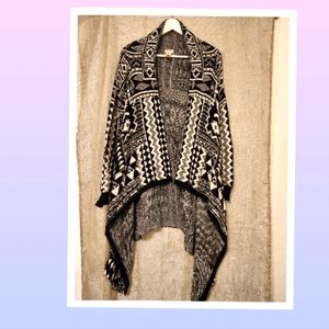 🔳Mossimo black & white sweater🔳